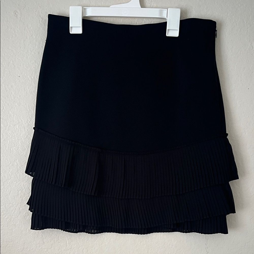 NWT ANN TAYLOR Black Pleated Ruffle Layered Skirt Black in Size 2